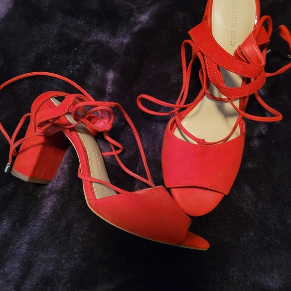 Women's Shoes - Picture 3 of 16